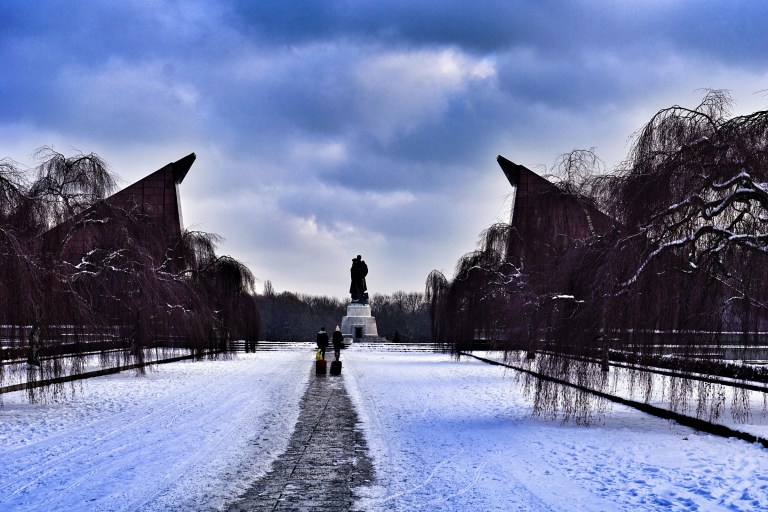 Berlin Soviet War Memorial sight2
