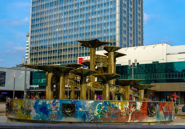 berlin alexanderplatz fountain1