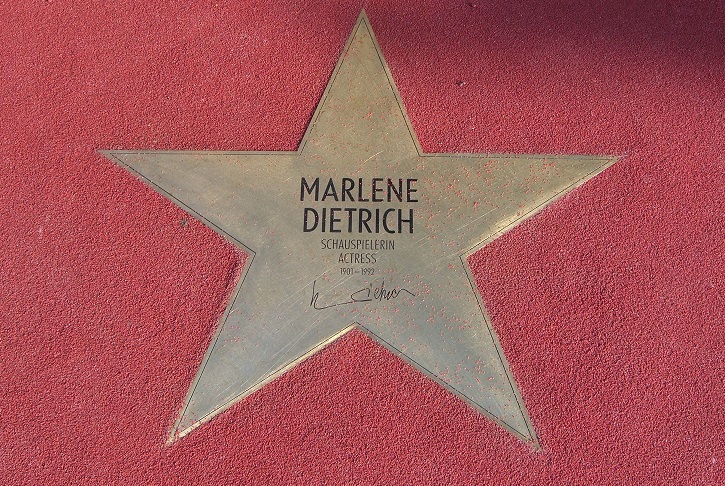 Marlene_Dietrich_-_Boulevard_der_Stars